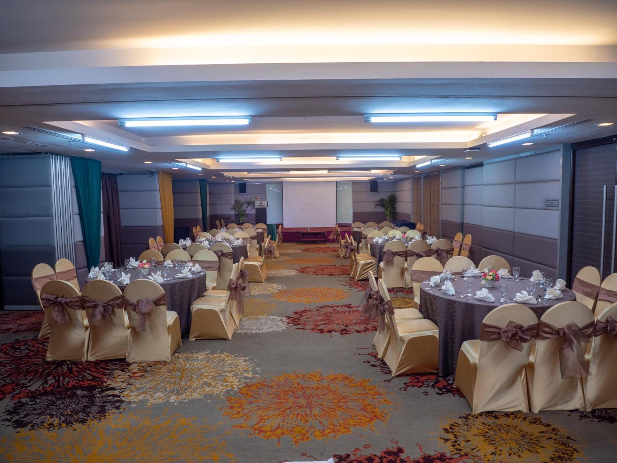Hotel Royal Куала-Лумпур Экстерьер фото