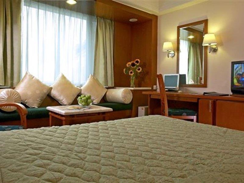 Hotel Royal Куала-Лумпур Экстерьер фото